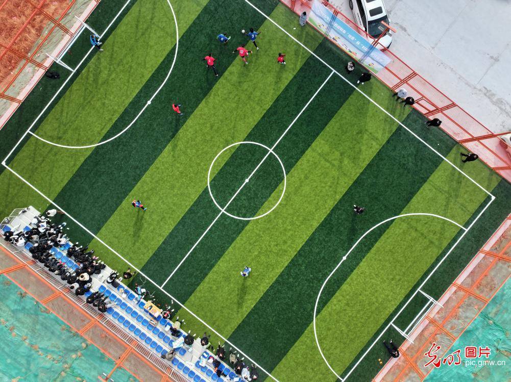世界杯官网中文版-“五人制”足球赛激发绿茵活力